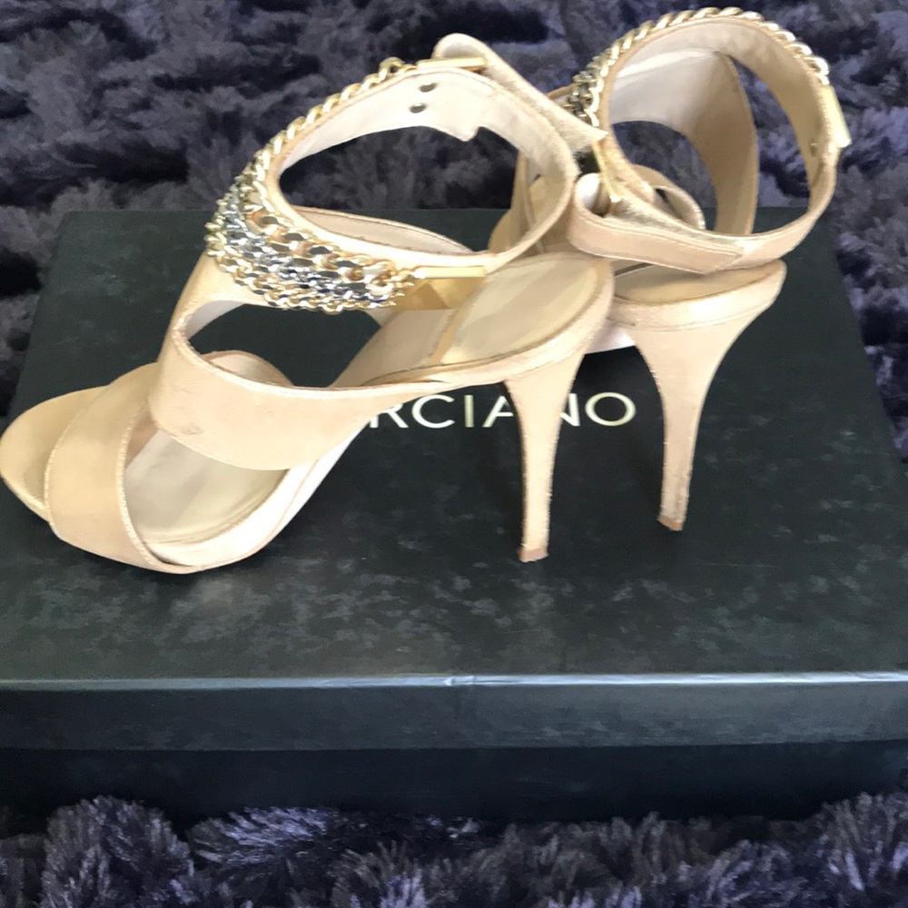 Ladies shoes